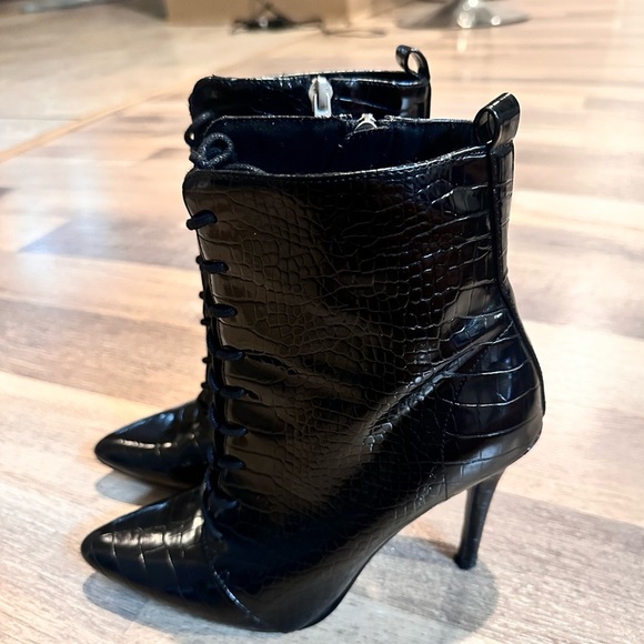 Size 6.5 Charles By Charles David - Picture 1 of 5